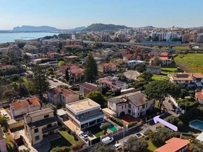 Casa con 6 locali in vendita in Via Londra, Cagliari