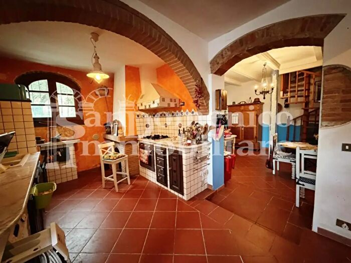 Casa con 7 locali in vendita in Crespina Lorenzana