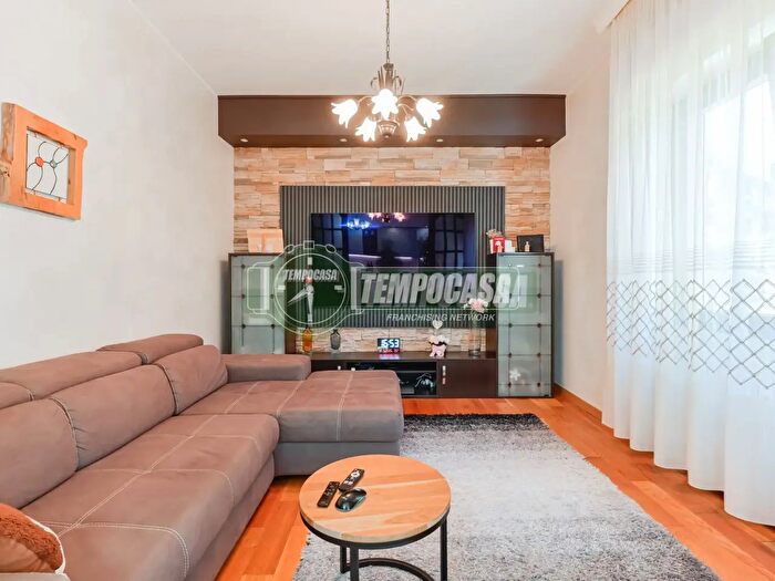 Appartamento trilocale in vendita in Via del Tigli, Rodano