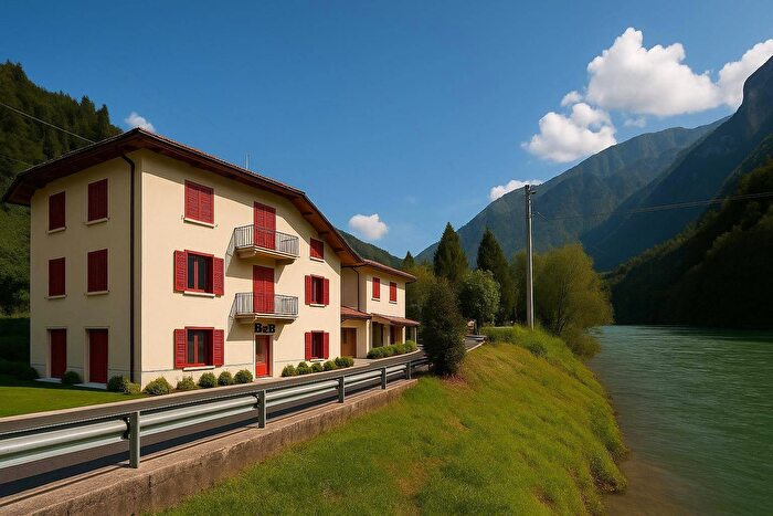 Casa con 8 locali in vendita in Via Miralago, Moio De Calvi