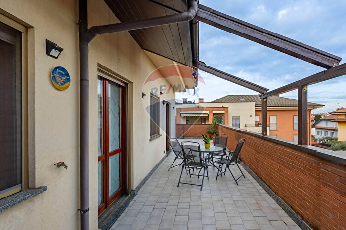 Appartamento quadrilocale in vendita in Via Galileo Galilei, Arcore