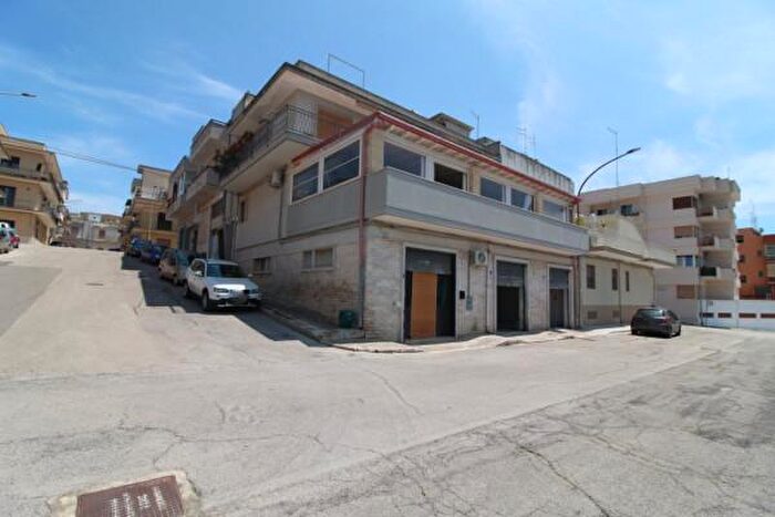 Appartamento trilocale in vendita in Via Benvenuto Cellini, Grottaglie