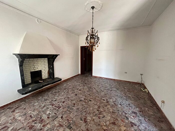 Casa con 8 locali in vendita in Via Don Tommaso Michelett, Soave
