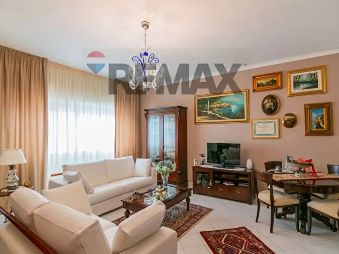 Appartamento trilocale in vendita in Via Carlo Gemmellaro, Aci Castello