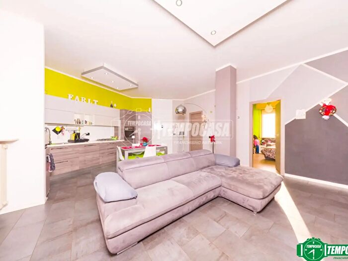 Appartamento quadrilocale in vendita in Via San Luigi, Arona