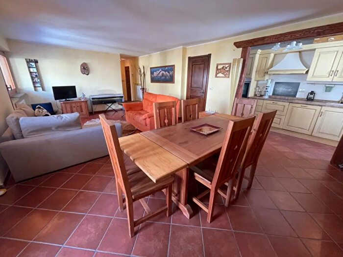 Appartamento con 7 locali in vendita in Rue Verney, Pre Saint Didier