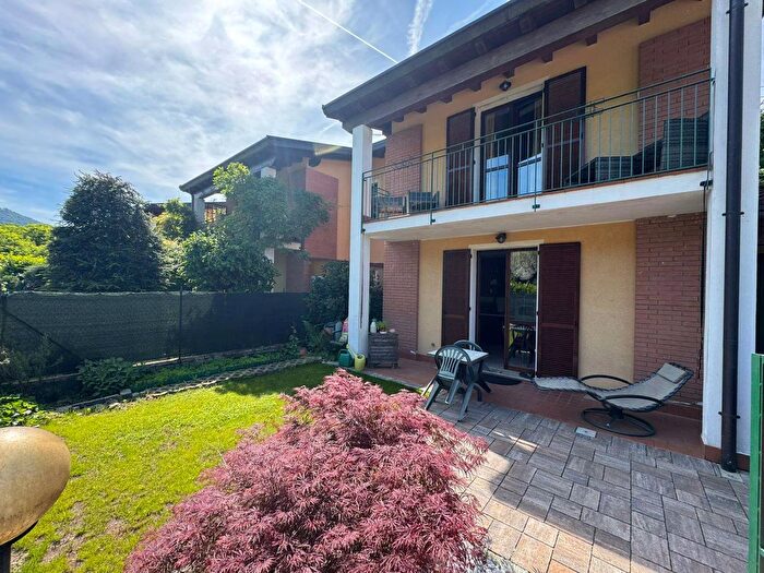 Casa con 5 locali in vendita in Cremenaga