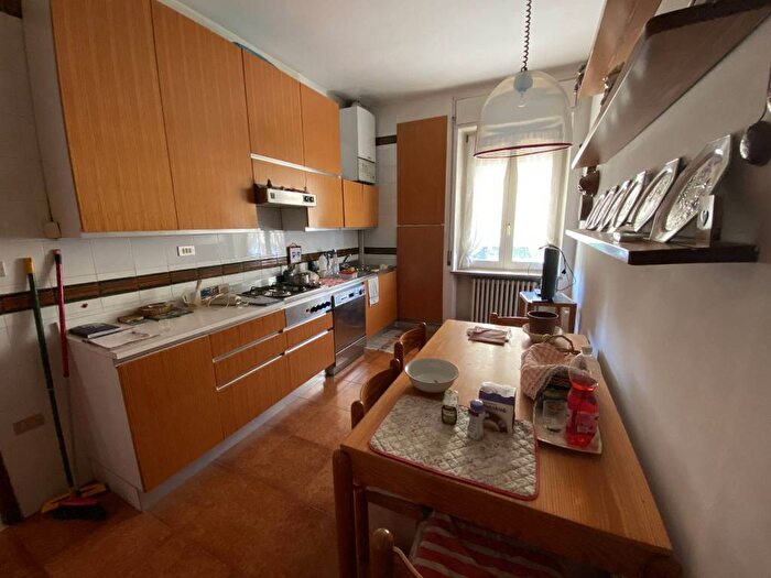 Appartamento trilocale in affitto in Via Tombetta, Borgo Roma, Verona