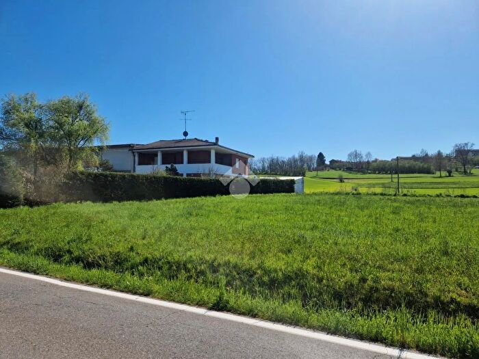 Casa con 7 locali in vendita in Tigliole