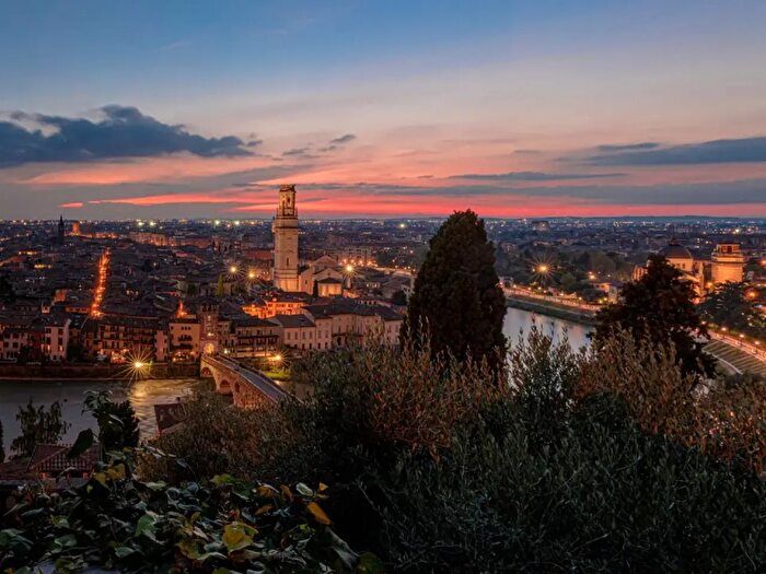 Appartamento quadrilocale in vendita in Via Mazzini, Verona