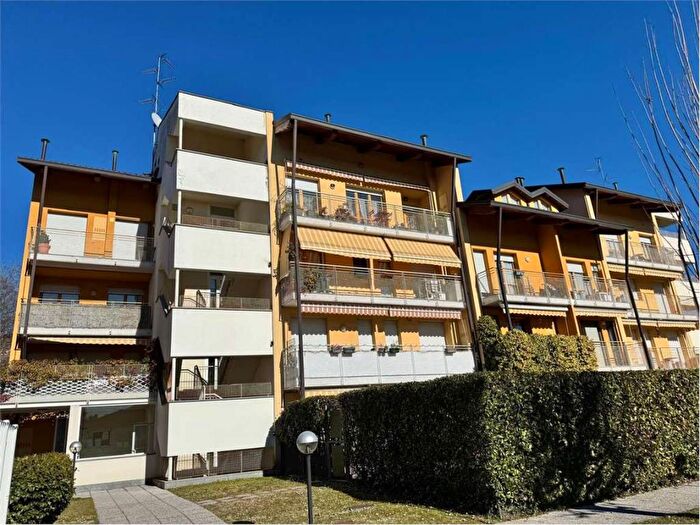 Appartamento con 5 locali in affitto in VIA MAZZINI B, Villa Guardia