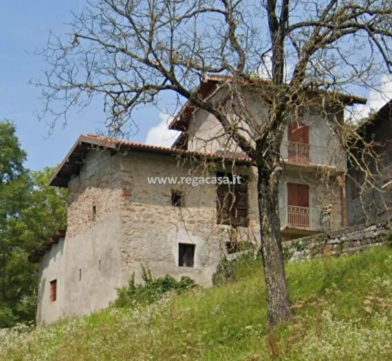 Casa con 5 locali in vendita in San Giovanni Bianco