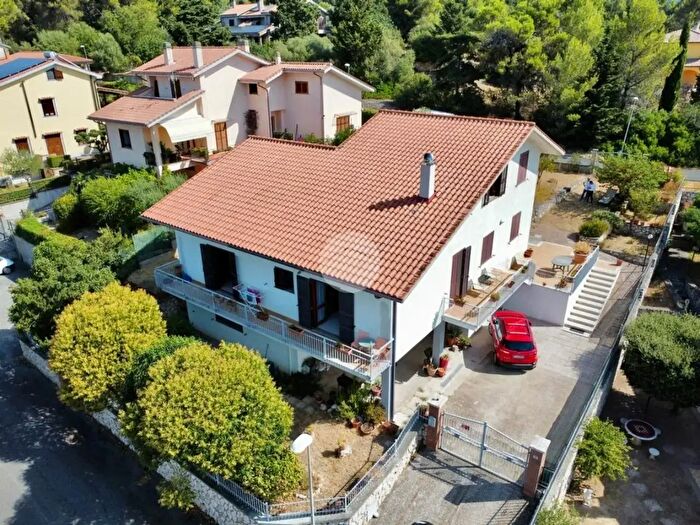 Casa con 5 locali in vendita in Via Don Venturino Venturini, Calvi Dell'Umbria
