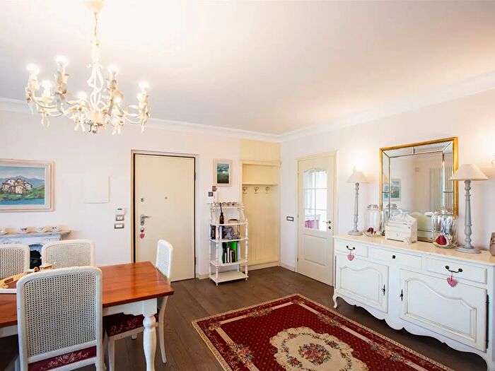 Appartamento con 7 locali in vendita in Cassina De Pecchi