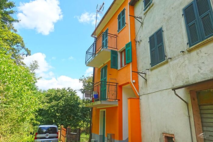 Casa quadrilocale in vendita in Filattiera