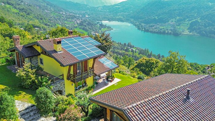 Casa con 12 locali in vendita in Via Panoramica, Ranzanico