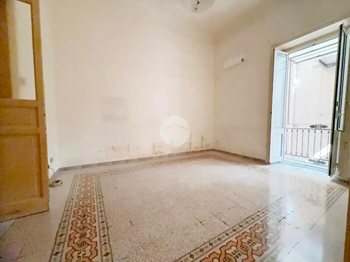 Appartamento con 5 locali in vendita in Via Elia Augusto, Palermo