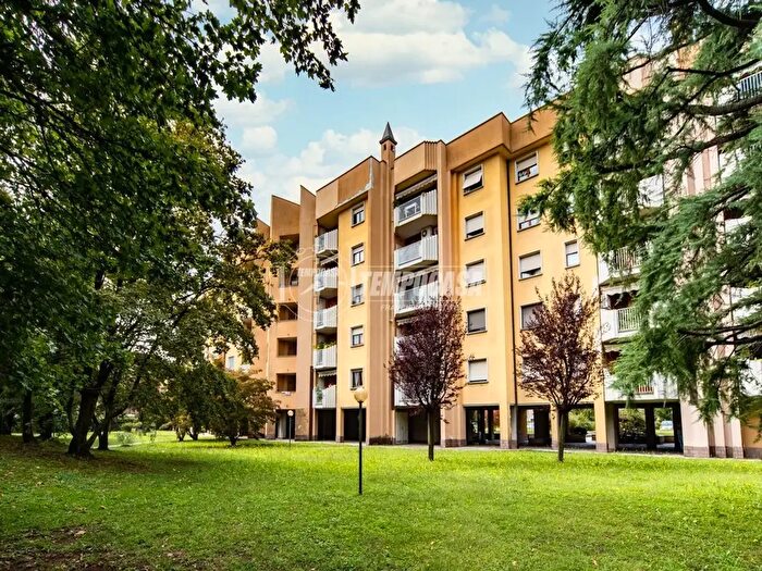 Appartamento trilocale in vendita in Via Robecchi, Muggiò