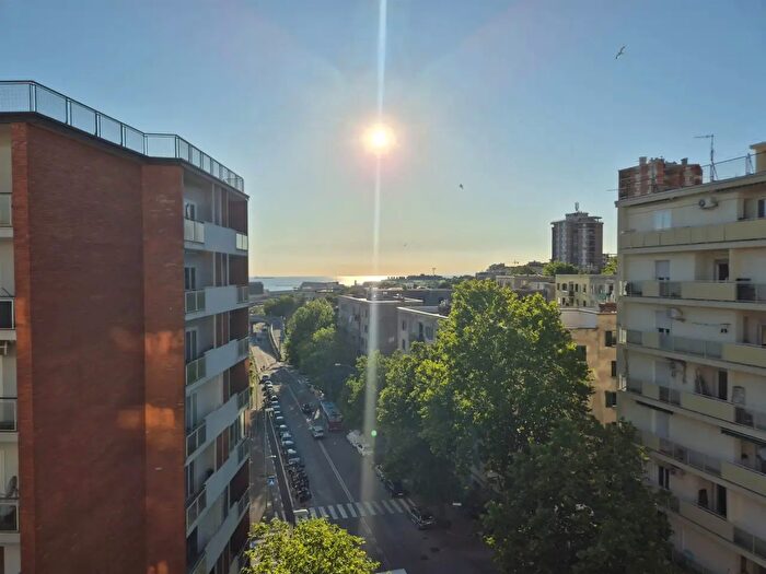 Appartamento quadrilocale in vendita in Via del Lloyd, Trieste