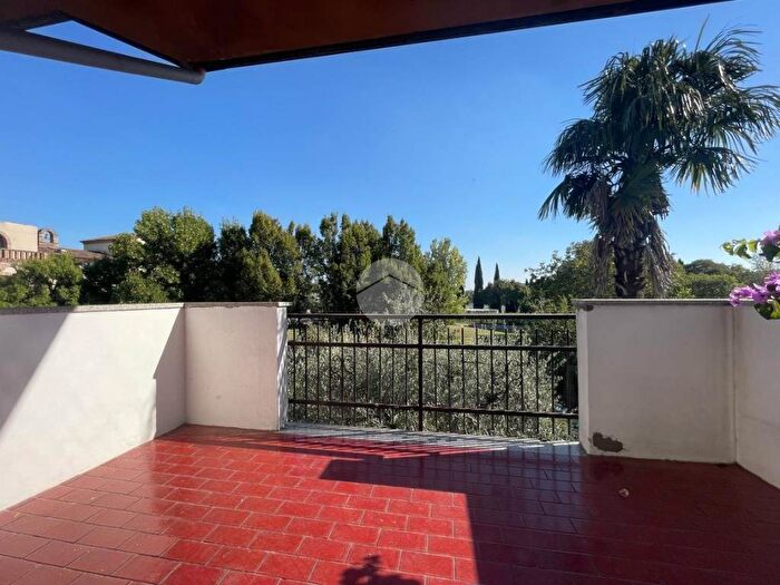 Appartamento trilocale in affitto in Via pratello, Padenghe sul Garda