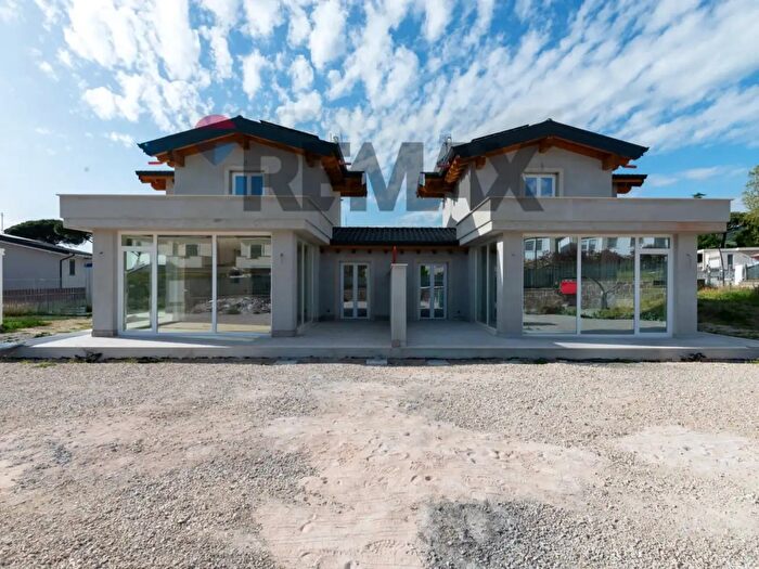 Casa quadrilocale in vendita in Via di Carta Brutta, Grottaferrata