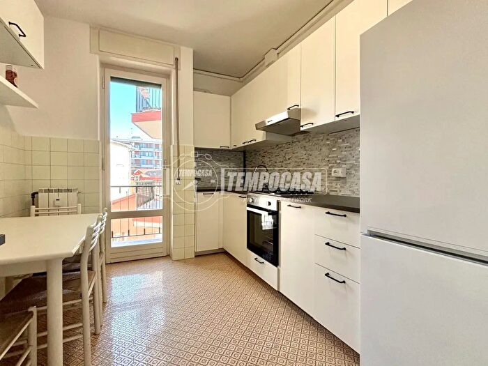 Appartamento trilocale in affitto in Via Vittorio Veneto a, Arona