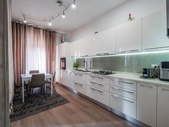 Appartamento quadrilocale in vendita in Via Carpeggiani, Cento