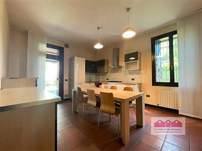 Casa con 10 locali in affitto in Via Cilea, Vicenza