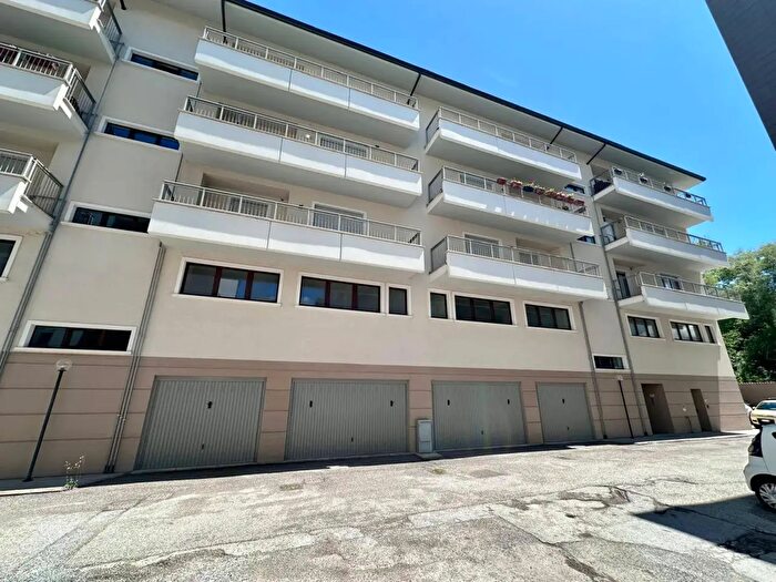 Appartamento trilocale in vendita in Via Filomusi Guelfi, L'Aquila