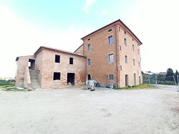 Appartamento quadrilocale in vendita in Via Giuseppe Garibaldi, Castiglione Del Lago