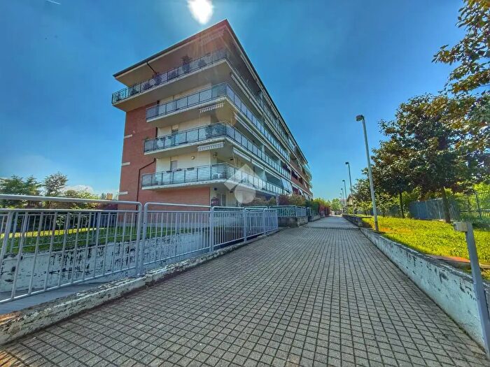 Appartamento trilocale in vendita in Corso Grosseto, Torino