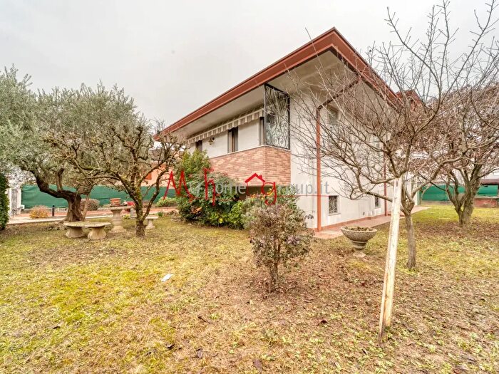 Casa con 5 locali in vendita in Via Mantova, Rubano