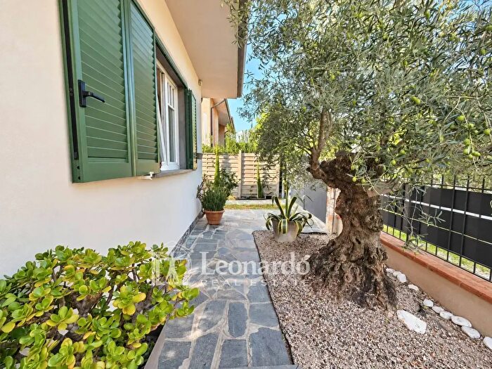 Casa con 5 locali in vendita in Via Battisti, Viareggio