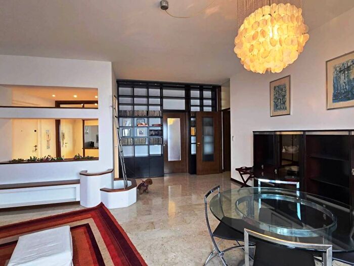 Appartamento trilocale in affitto in Via Europa, Centro, San Donato Milanese