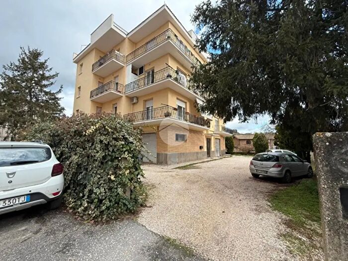 Appartamento con 5 locali in affitto in Via Cavalieri di Vittorio Veneto, Nepi