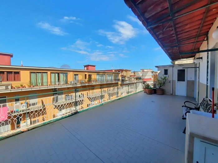 Appartamento trilocale in vendita in Via Aniello Falcone, Casavatore