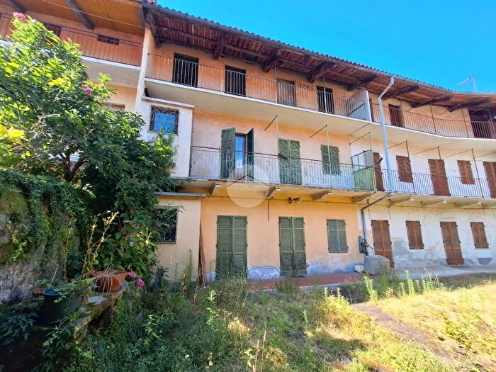 Casa quadrilocale in vendita in Via Cavour, Caravino