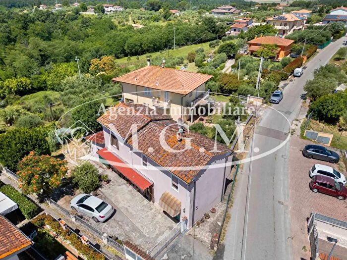 Casa con 7 locali in vendita in Santa Maria A Monte