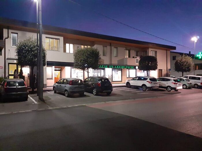Appartamento trilocale in affitto in Via delle Cornacchie, San Vito, Lucca
