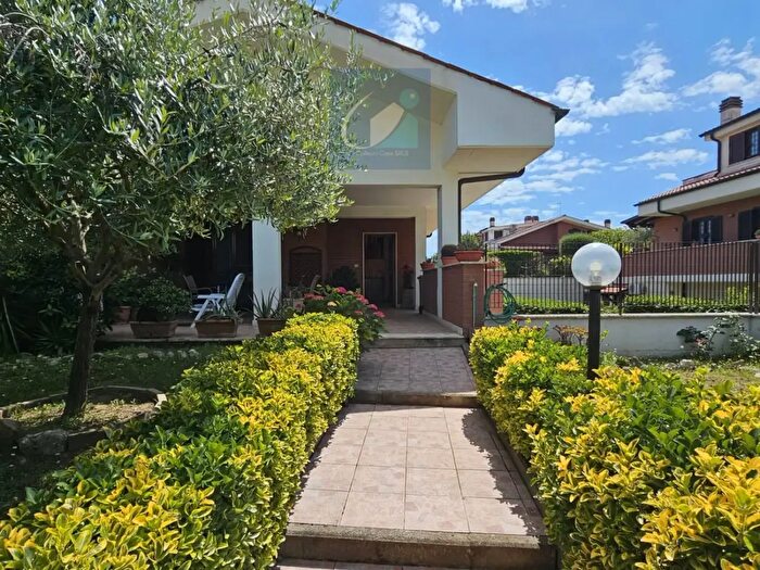 Casa con 5 locali in vendita in Via Poggio Fiorito, Guidonia Montecelio