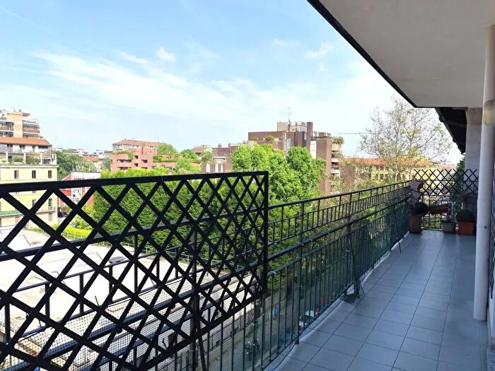 Appartamento quadrilocale in affitto in Via Sigieri, Milano