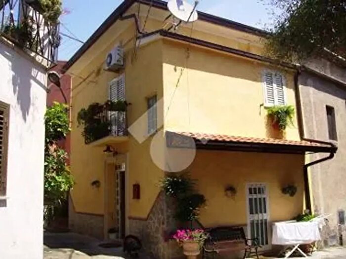 Casa trilocale in vendita in Via SantAngelo in Theodice, Cassino