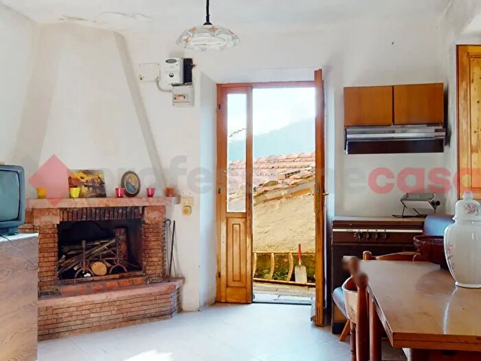 Casa trilocale in vendita in Via Grotte, Fabbriche di Vergemoli