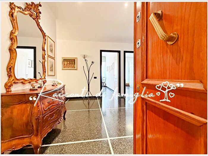 Appartamento con 6 locali in vendita in Via Passaggi, Genova