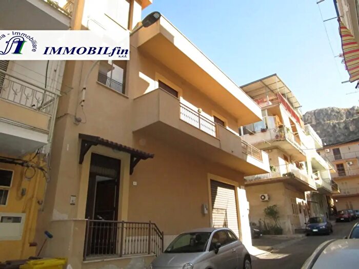 Appartamento con 5 locali in vendita in Viale Europa, Villabate