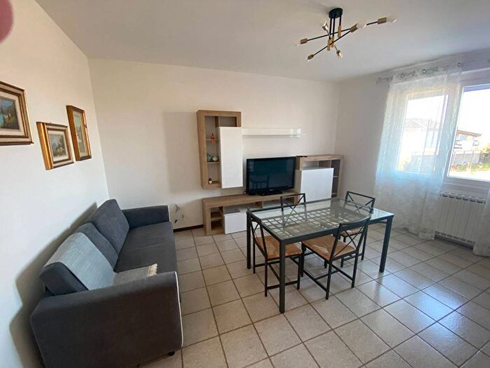 Casa trilocale in affitto in Via Lonate Pozzolo, Madonna Regina, Busto Arsizio