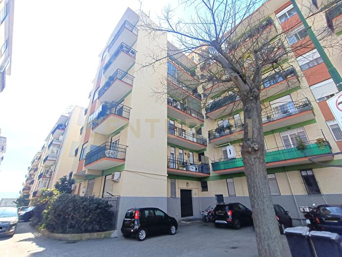 Appartamento con 8 locali in vendita in Via Marco Polo, Messina