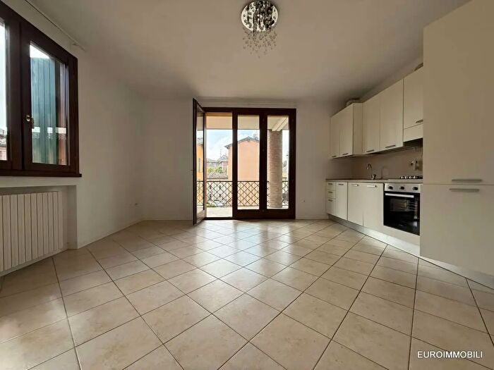 Appartamento con 5 locali in vendita in Piazza Mazzini, Traversetolo