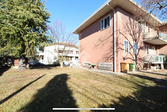 Casa con 10 locali in vendita in Casier