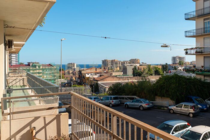 Appartamento con 5 locali in vendita in Via Fiume, Catania